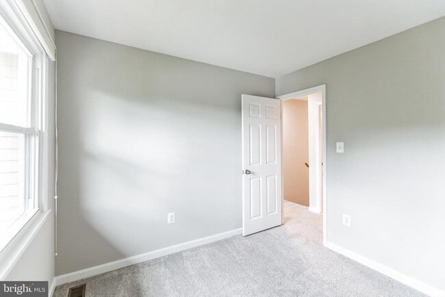 Building Photo - 5335 Lake Cove Ct