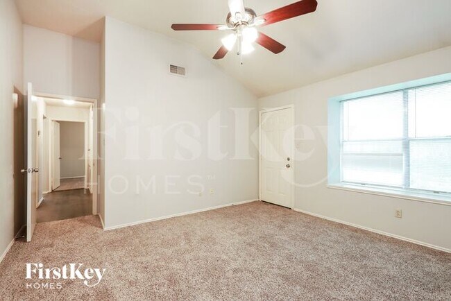 Building Photo - 3048 Walnut Springs Dr