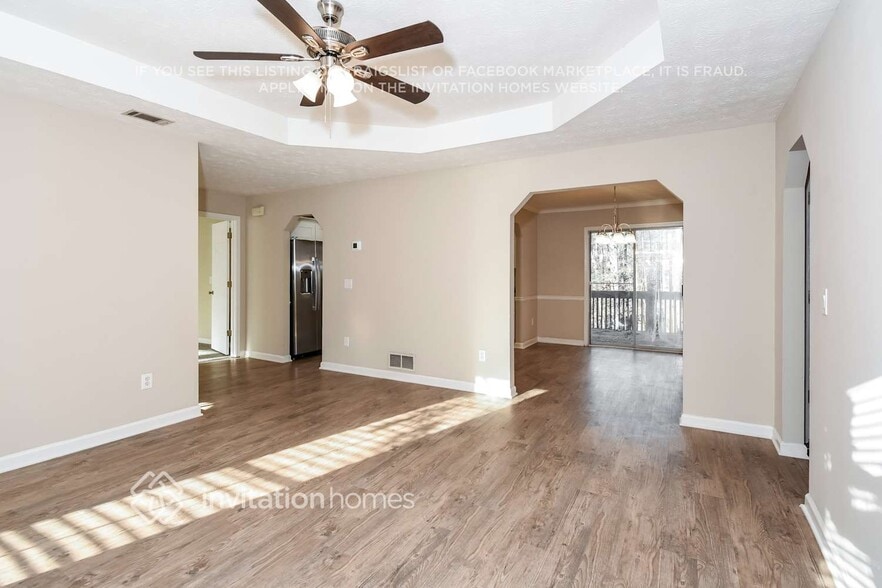 Building Photo - 2290 Castle Royale Dr