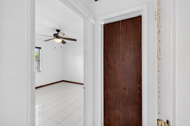 Building Photo - 2060 Tropic Isle
