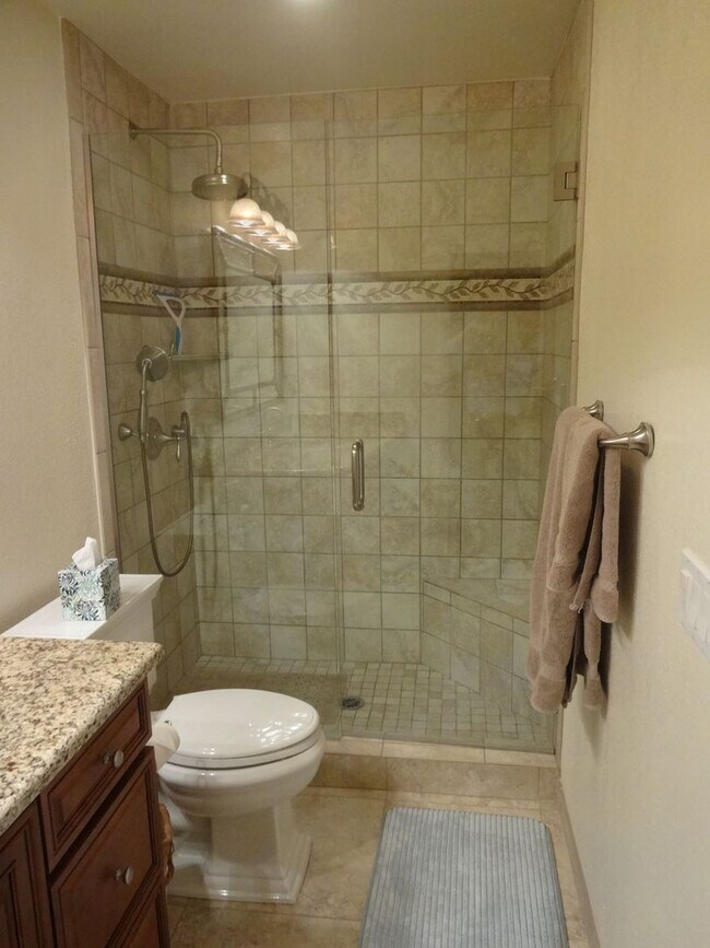 Building Photo - Two bedroom condo