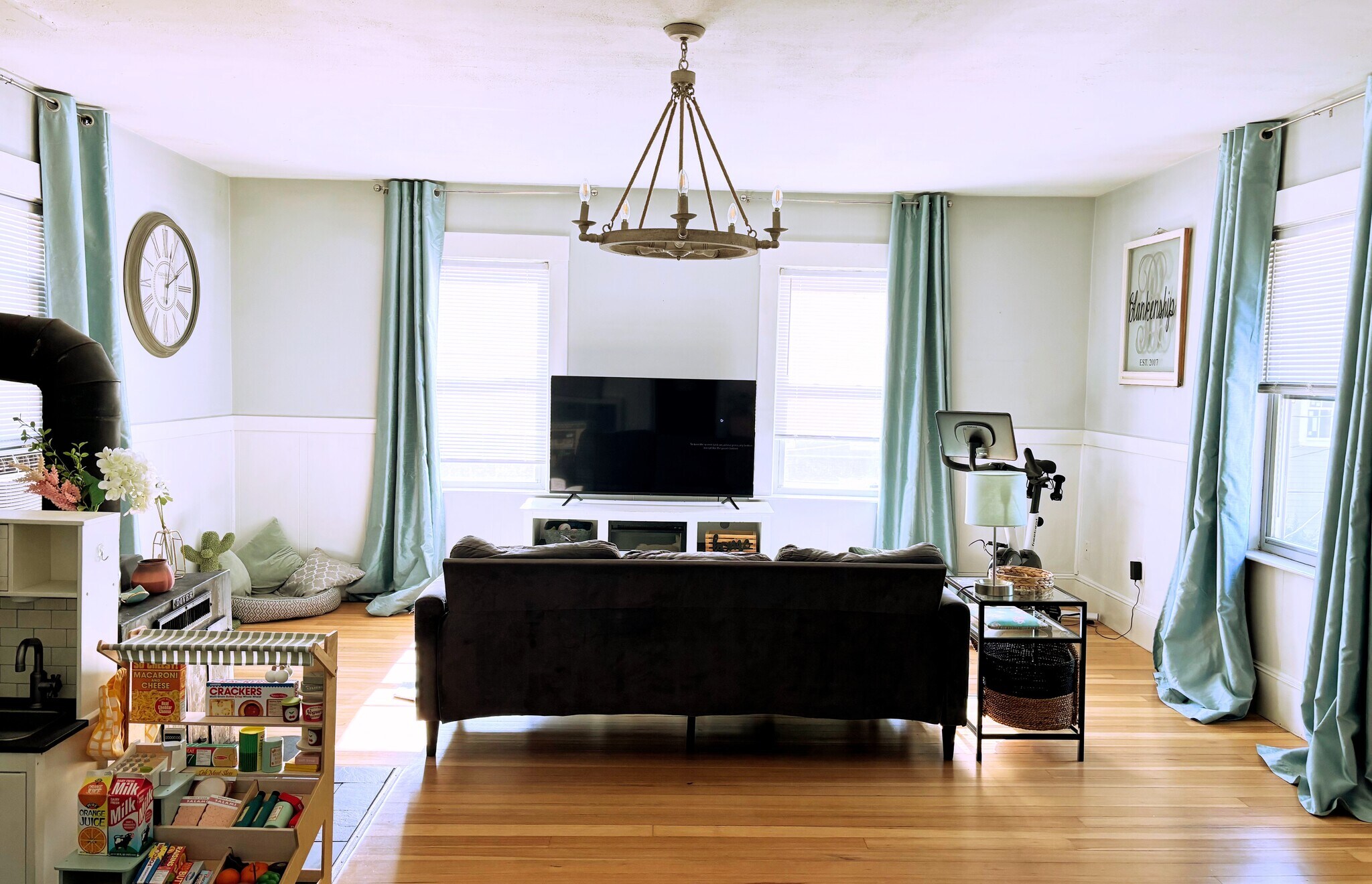 2nd Floor Living Room - 145 Stark St