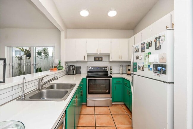 Building Photo - 3155 Jackson Ave