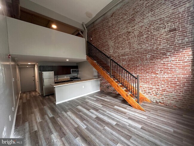 Building Photo - 1302 W Cumberland St