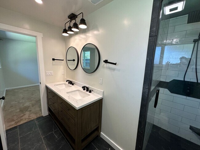 Building Photo - Beautiful 3 Bedroom, 2 Bath Tracy Home