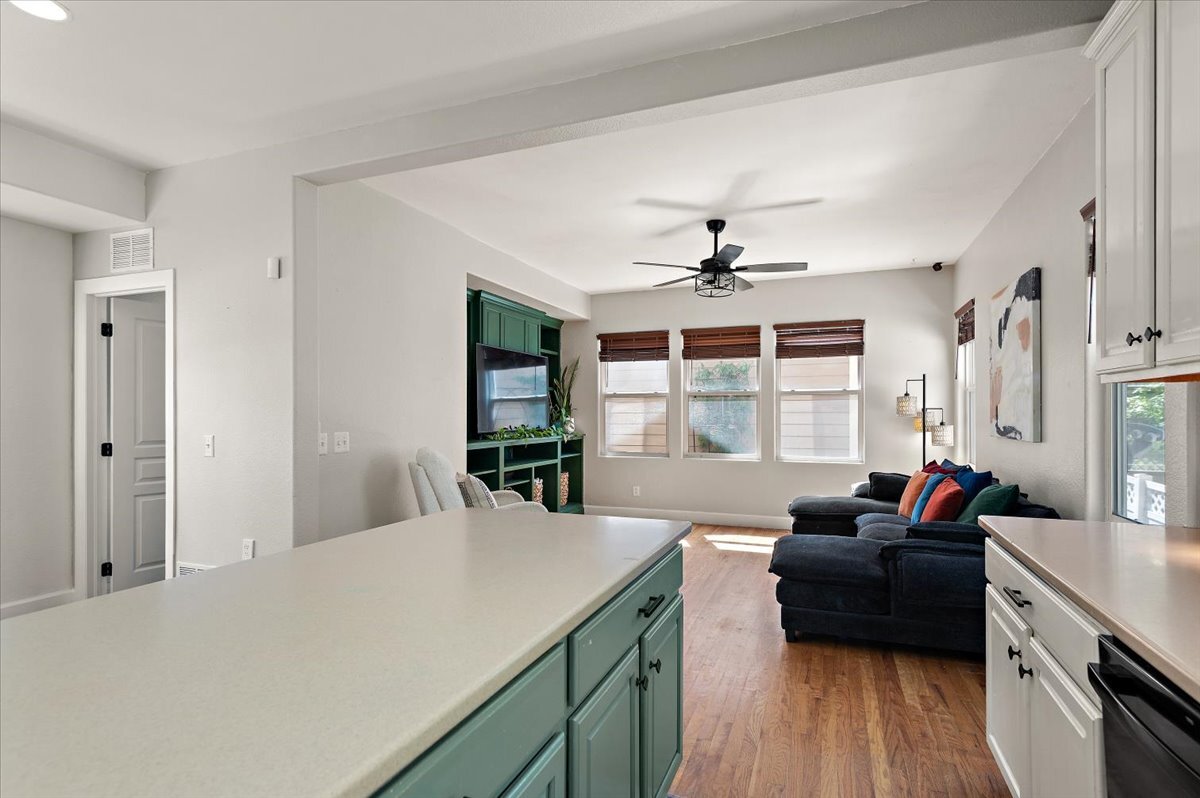 Building Photo - 2475 Saint Paul Dr