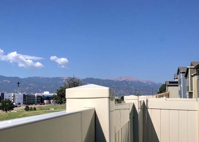 Building Photo - Bright & Open 3-Bed | Great Yard + Mountai...