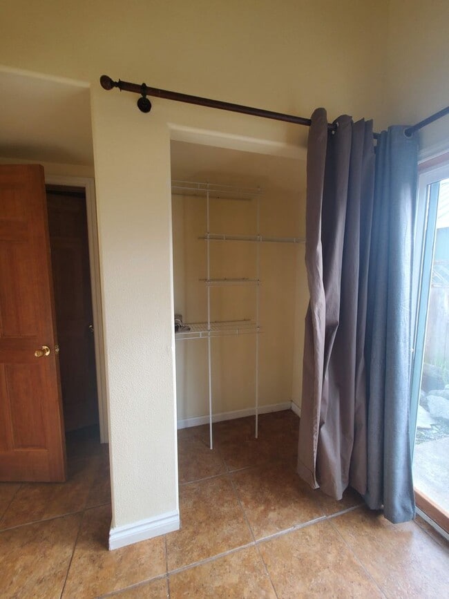 Building Photo - 1129 1/2 West 16th St., Port Angeles, WA 98362