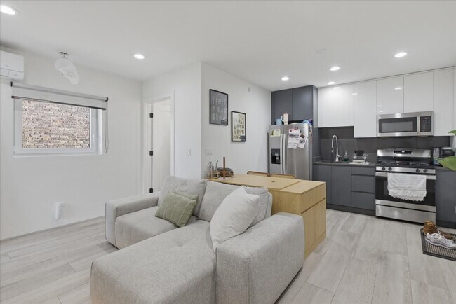 Building Photo - 1025 N Harlem Ave