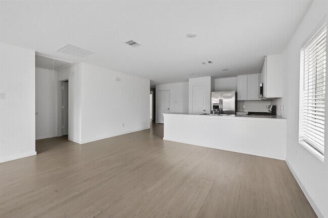 Building Photo - 3302 Hereford Dr