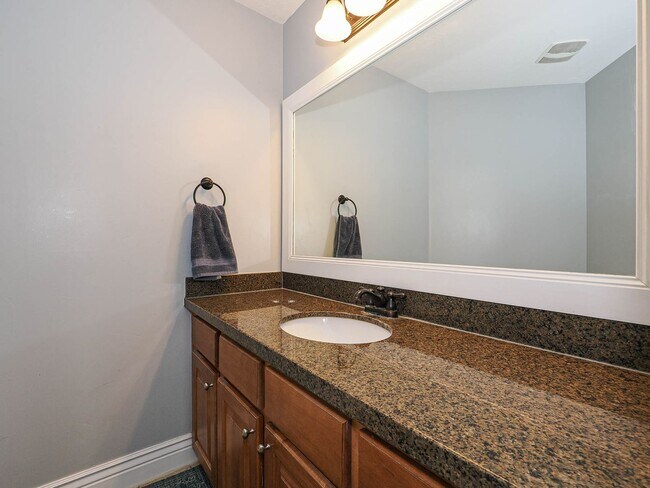 Building Photo - 4 Bedroom, 2.5 bathroom Bluffdale Home
