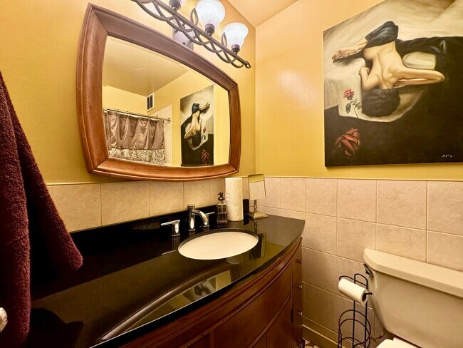 Building Photo - 5600 Hillcrest Ln