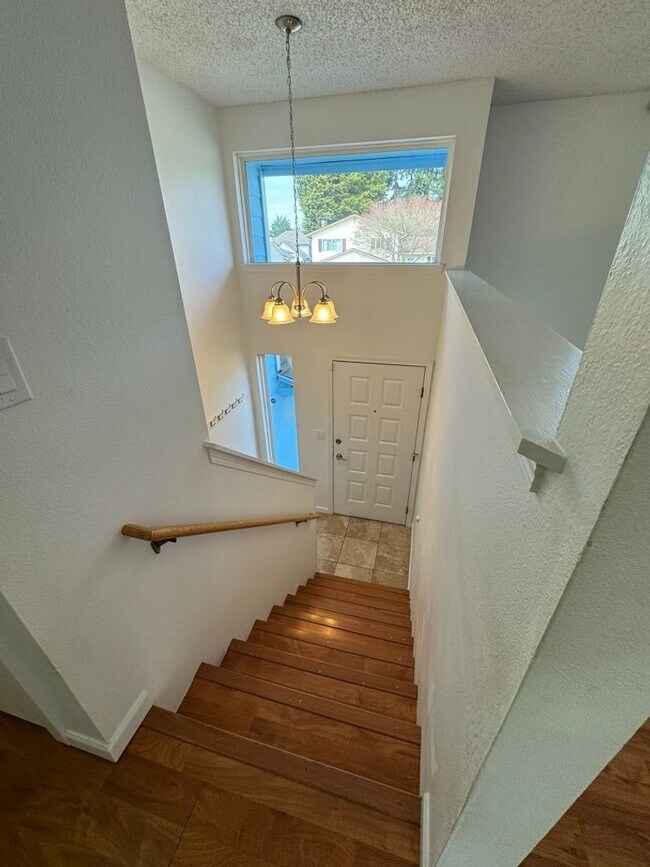 Building Photo - 4Bd/2.25Ba Kent House