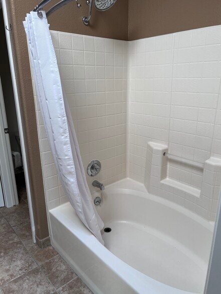 Building Photo - 2116 Thistle Ct