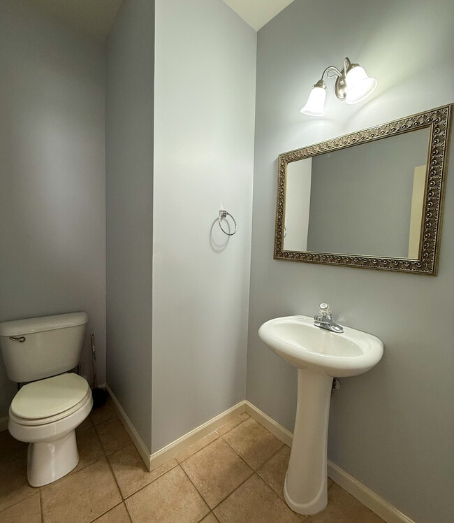 Building Photo - 1252 Washington Dr