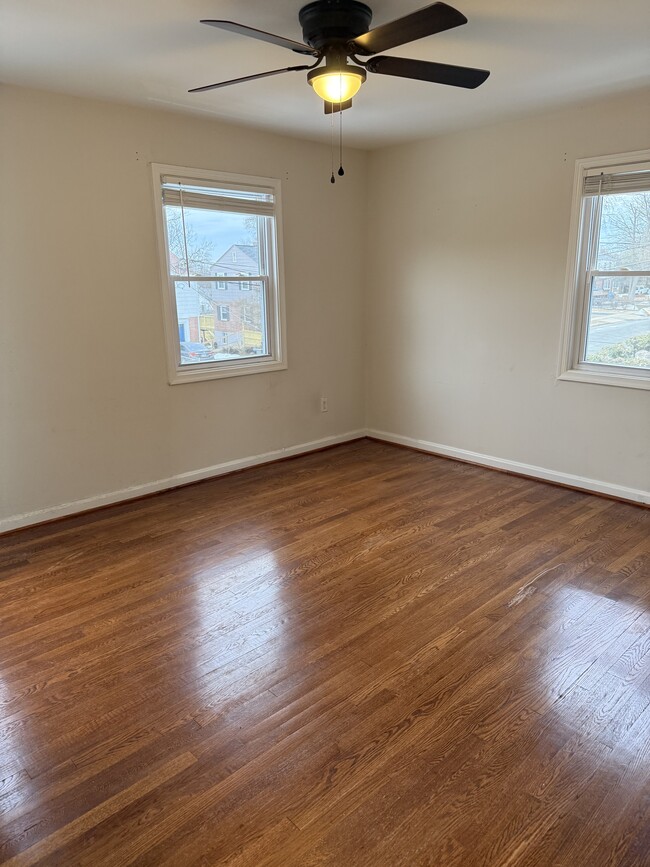 Building Photo - 2321 Riverview Terrace