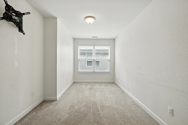 Building Photo - 5440 Safe Harbour Way