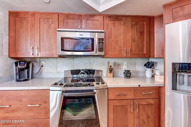 Building Photo - 1 Oceans W Blvd