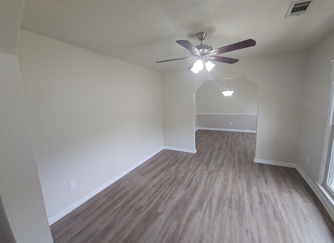 Building Photo - 5727 Lexington Dr