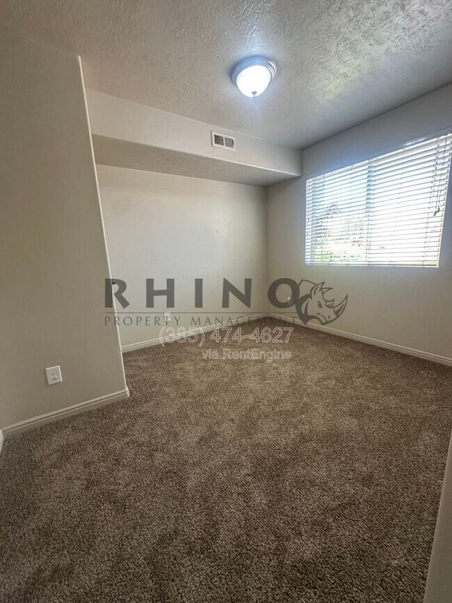 Building Photo - 6941 Village River Ln