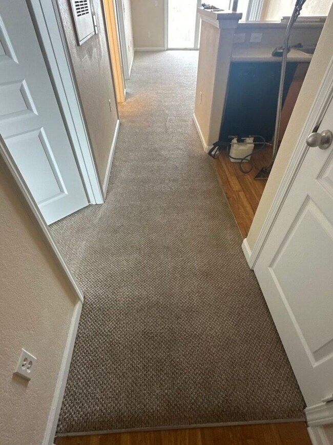 Building Photo - 2 Bedroom - 1 Bathroom - Gardens of Bridge...