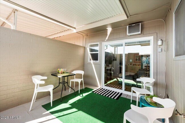 Building Photo - 10129 W Campana Dr