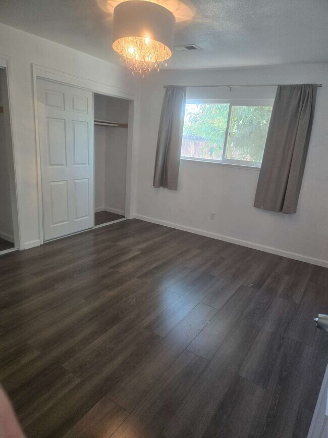 Building Photo - Fully Renovated Four Bedroom Home, Highly ...