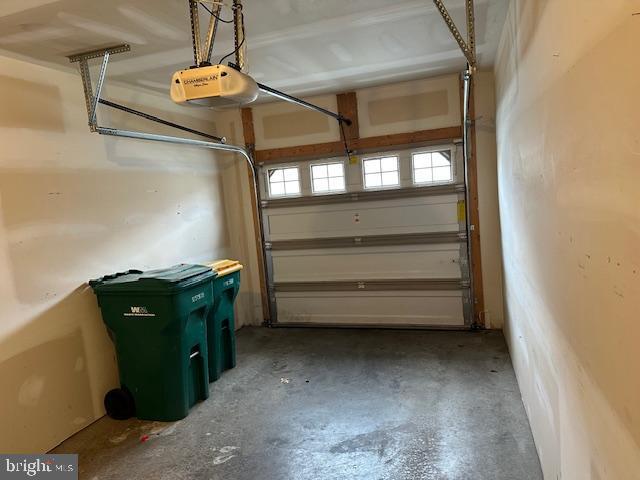 Building Photo - 6402 Creekbend Dr