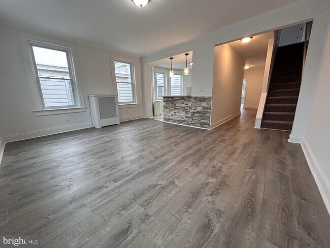 Building Photo - 1067 S Clinton Ave