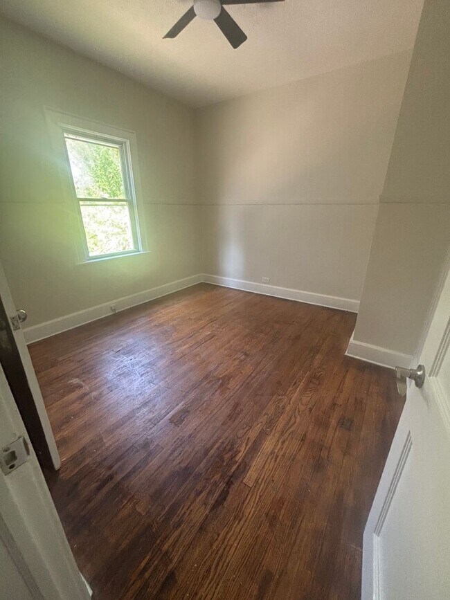 Building Photo - Cleveland East Side 2 bedroom down