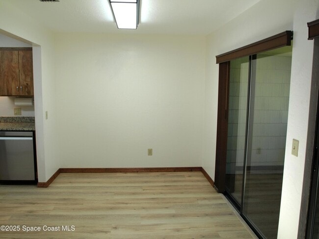 Building Photo - 9015 Wedgewood Pl