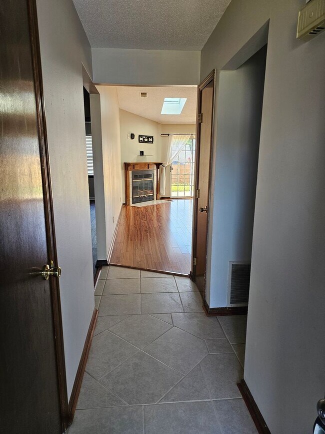 Building Photo - 508 Independence Ct