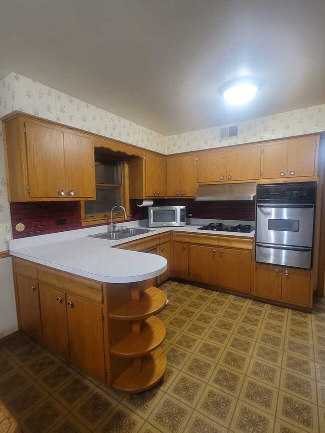 Building Photo - 8205 S Spaulding Ave