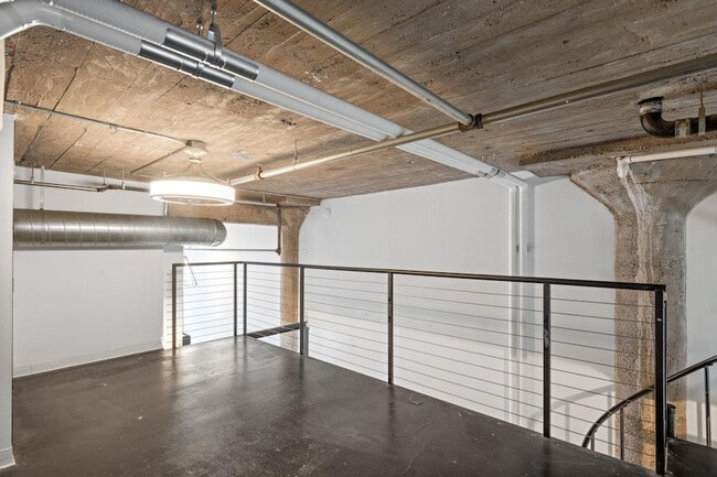 Building Photo - 521 S 7th St
