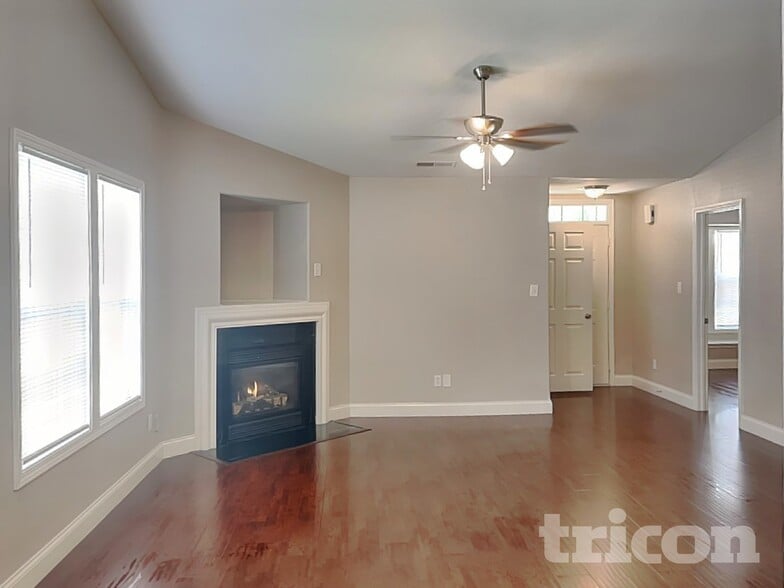 Building Photo - 10417 Hugue Way