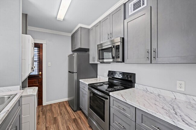 Building Photo - SUMMERVILLE CONDO