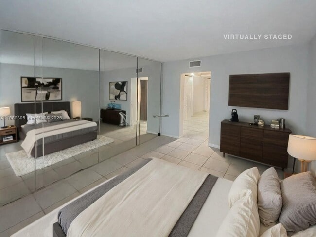 Building Photo - 6886 N Kendall Dr