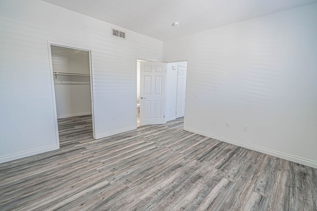 Building Photo - 1 Bedroom + Loft in the Bordeaux Community of Saugus!