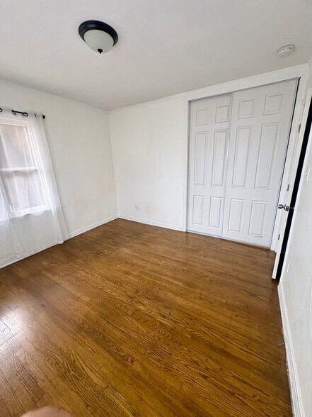 Bedroom 2 + closet - 8512 Saturn St