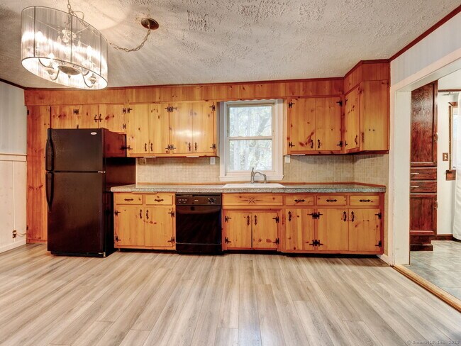 Building Photo - 416 Jerusalem Rd