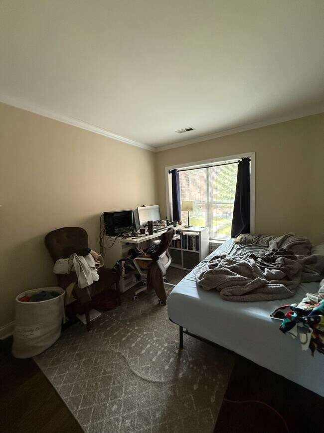 Building Photo - Spacious, Renovated Brighton / Oak Square area Condo with parking for September 1st - NO FEE
