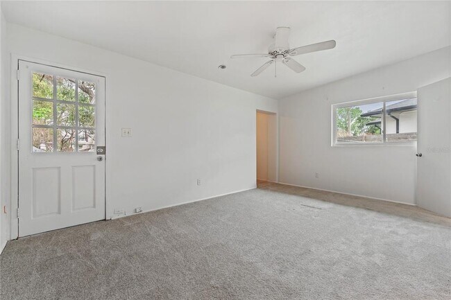 Building Photo - 2115 Sycamore Dr