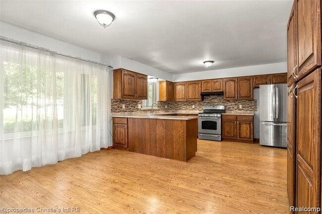 Building Photo - 21385 Deerfield Dr