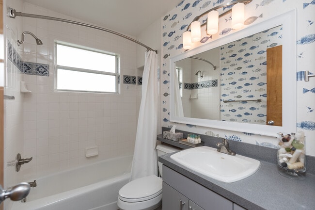 Hall 2nd bath - 208 C St