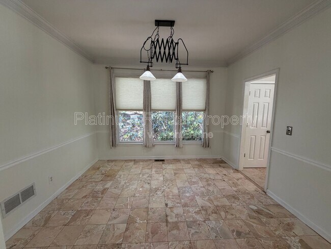 Building Photo - 5975 Waterford Pl