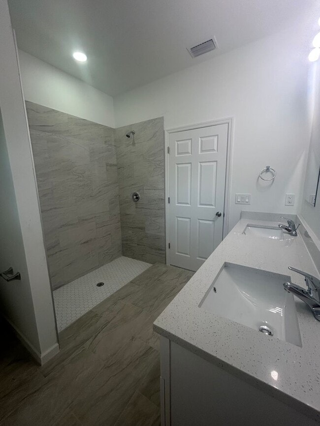 Building Photo - JUST BUILT! Modern 3 Bed / 2 Bath Home with Garage in Serene Lake Placid