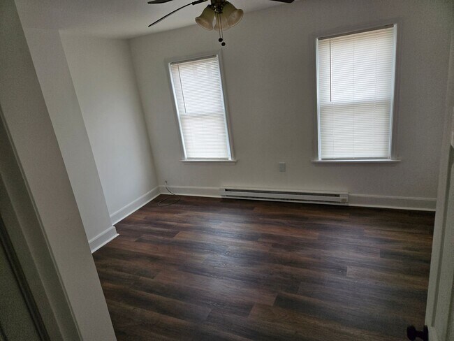 Building Photo - 3 Bedroom townhouse in Wilmington