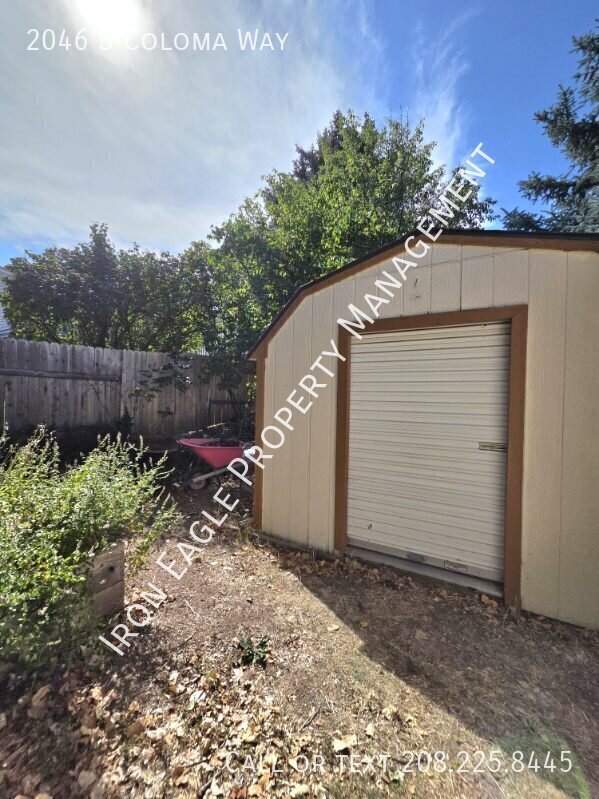 Building Photo - 2046 S Coloma Wy