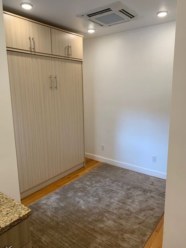 Building Photo - CHELSEA/BOSTON NO BROKER OR RENTAL FEES !!...