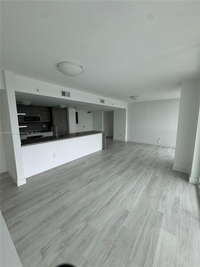 Building Photo - 400 Sunny Isles Blvd